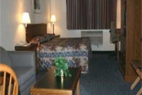 Holiday Inn Express & Suites TULARE (Tulare)